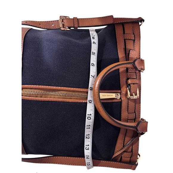 Michael Kors Retired Kingsbury Bucket Bag, Navy in Nice Condition! - Picture 14 of 14